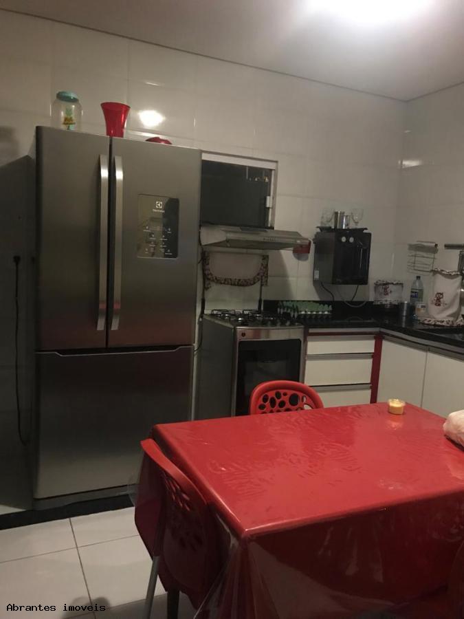 Casa à venda com 3 quartos, 200m² - Foto 11